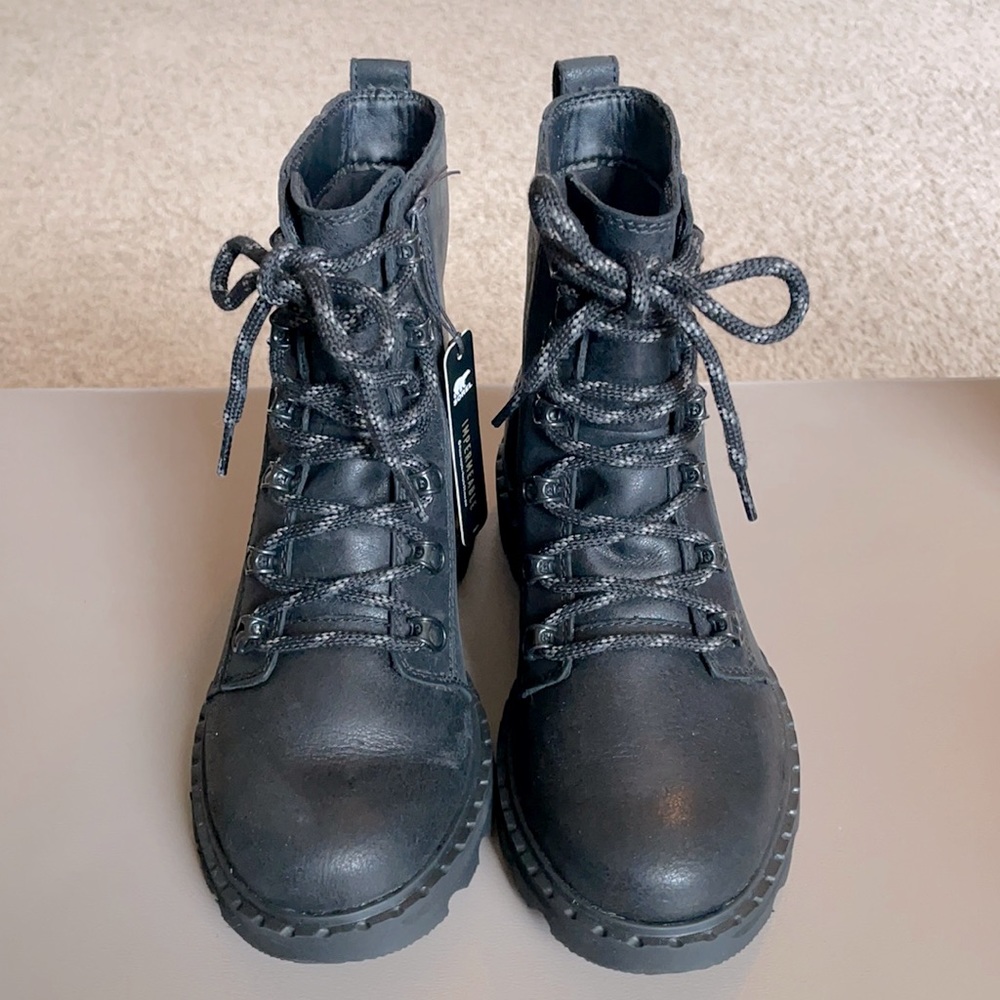Sorel Lennox lace boot NWT ladies 6